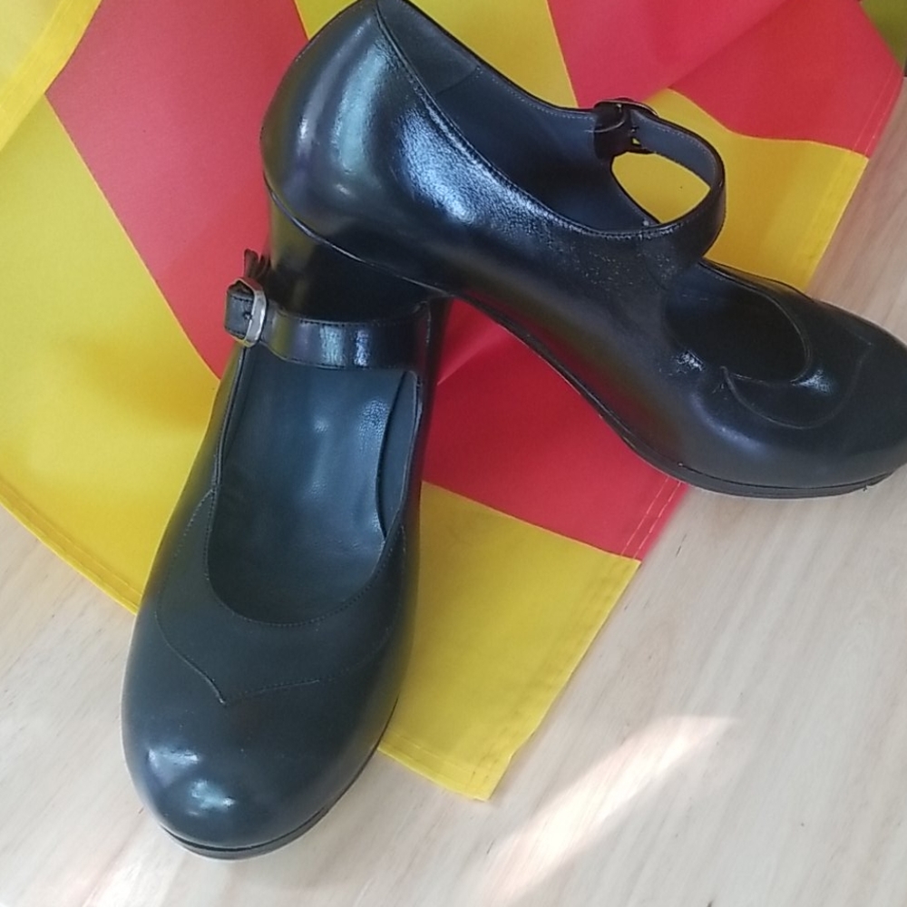 Flamenco shoes with nails size Euro 39 (US 8.5/9)